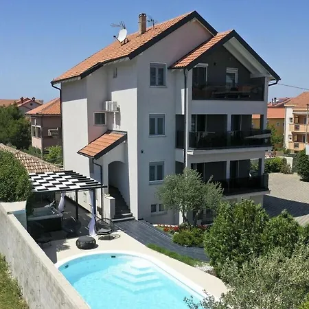 וילה Ksenija With Heated Pool *
