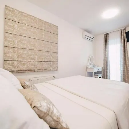וילה Ksenija With Heated Pool *