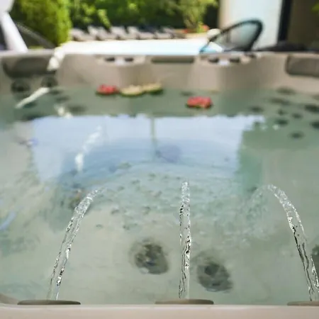וילה Ksenija With Heated Pool