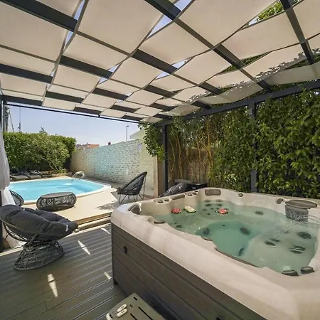 Ksenija With Heated Pool Villa